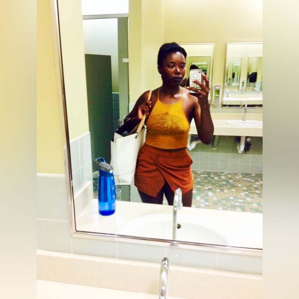 Cowgirl Brown Velvet V Line Skort With Pockets in great condition in size (S)